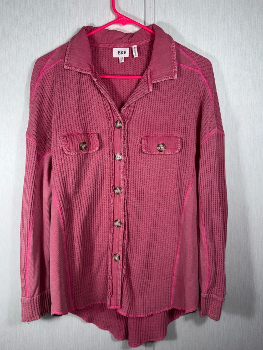 BKE Women’s XS Boyfriend Pink LS Button Down Collared Waffle Knit Distressed Hem